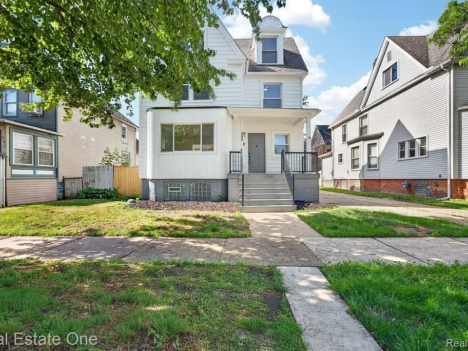 255 Poplar Street, Wyandotte, Michigan